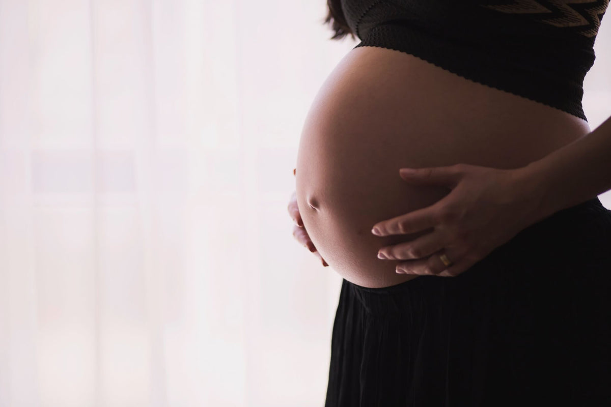 Piernas pesadas durante el embarazo: ¿por qué se producen y qué puedes hacer al respecto?