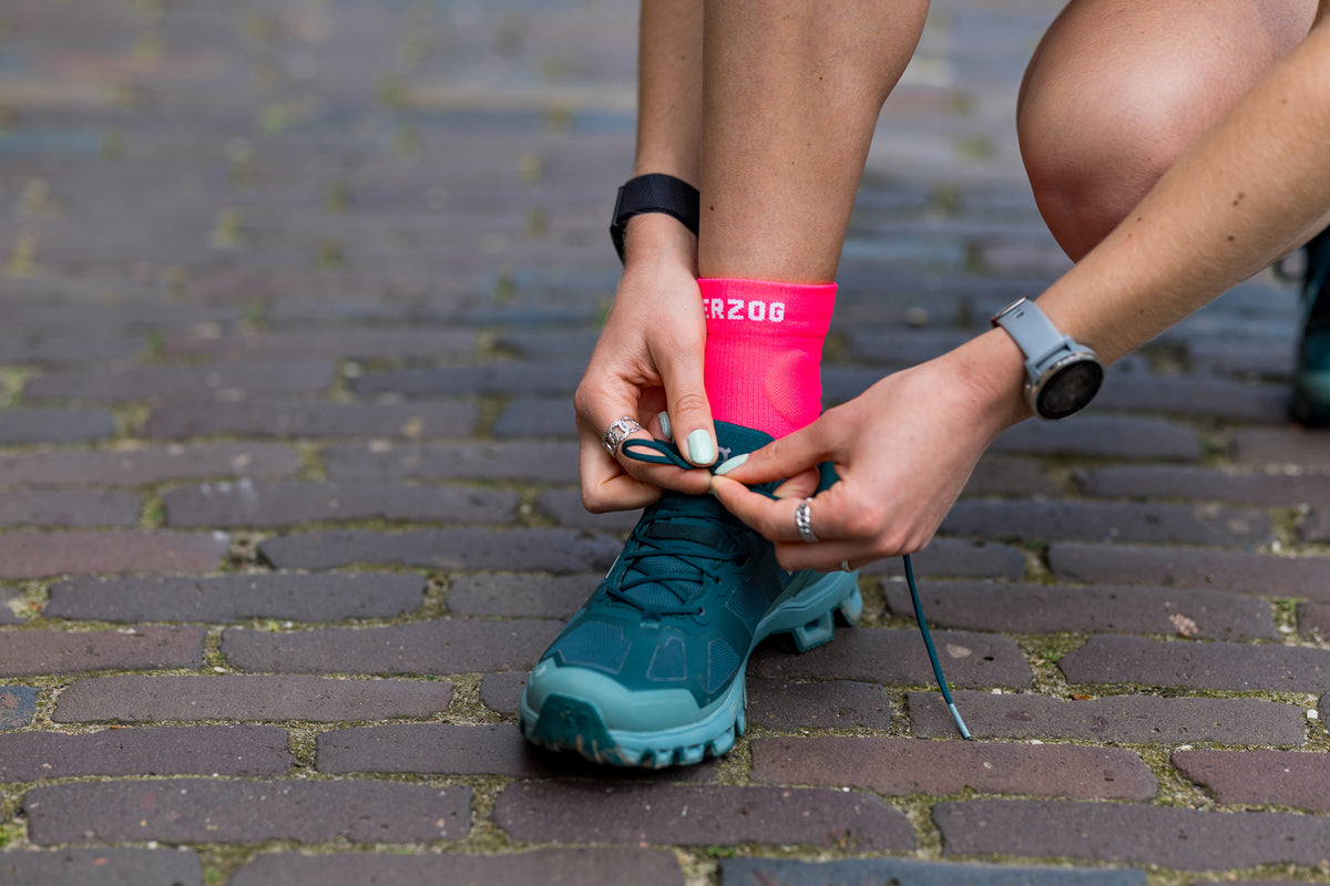 Fini les jambes lourdes avec la chaussette de marche de maintien