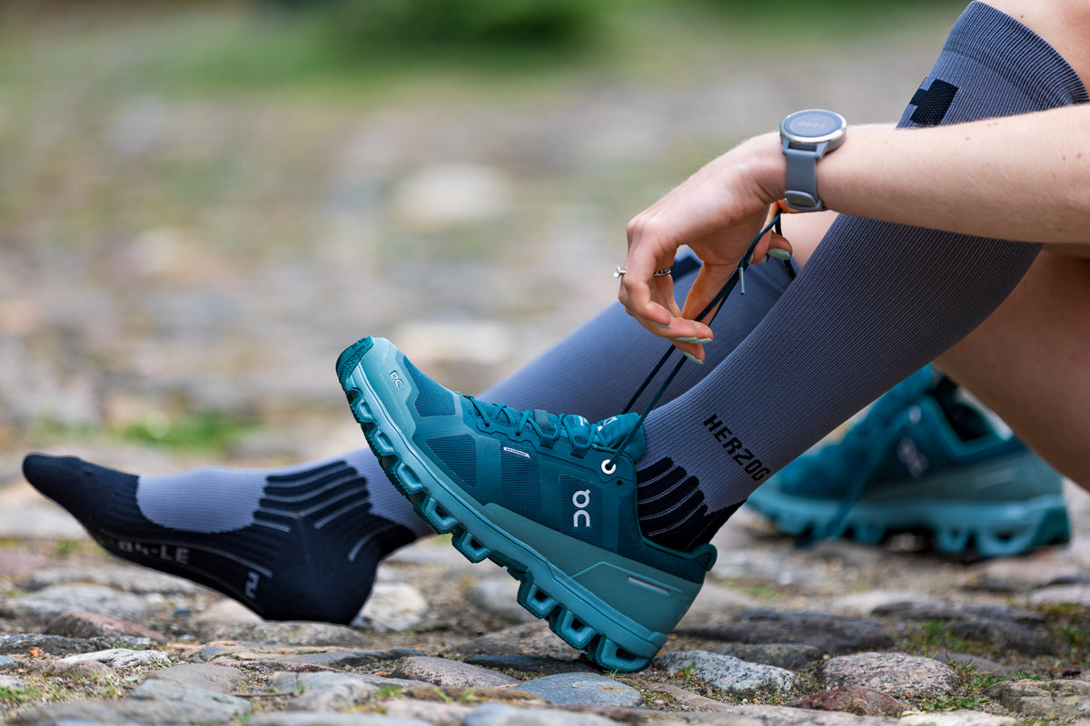 Fini les jambes lourdes avec la chaussette de marche de maintien