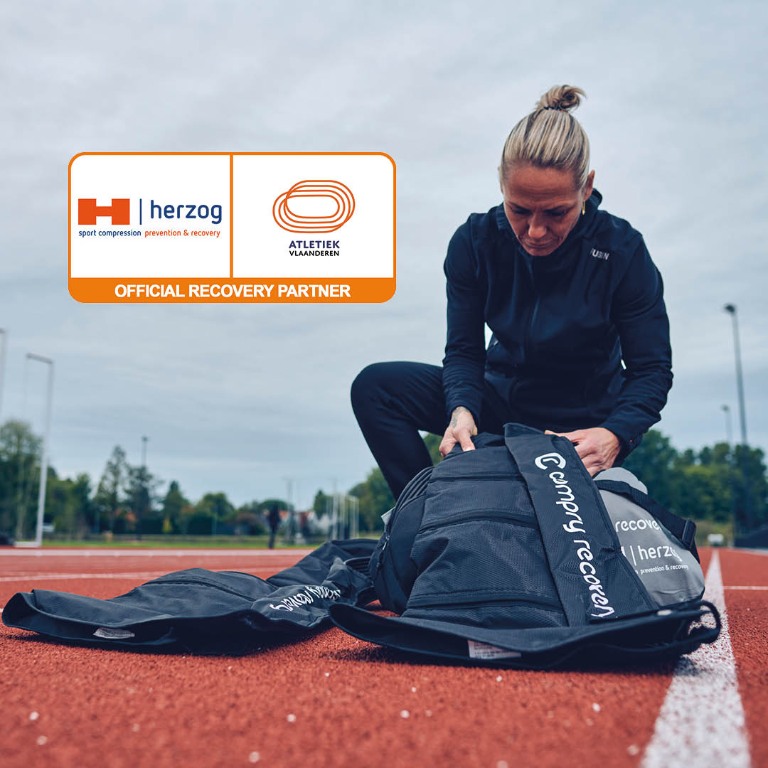 hardloopster die compry cool pro uitpakt op de atletiekbaan