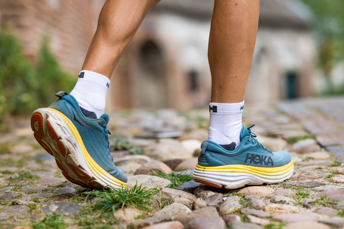 Choisir des chaussettes de marche pour la Marche forçée : pourquoi la compression fait la différence